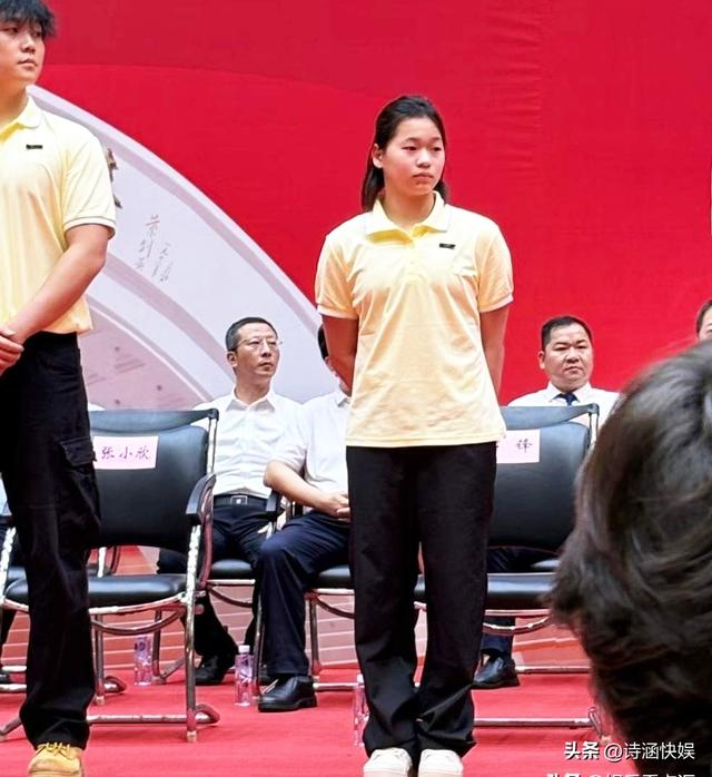 陈若琳问全红婵？大学一个月生活费多少，全红婵的回复显情商