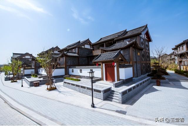 人山人海只看不买，年轻人报复性白嫖，景区赚不到钱了？