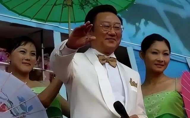 被开除军籍，持国外绿卡，骗财骗色，哪个才是蒋大为的“真面目”