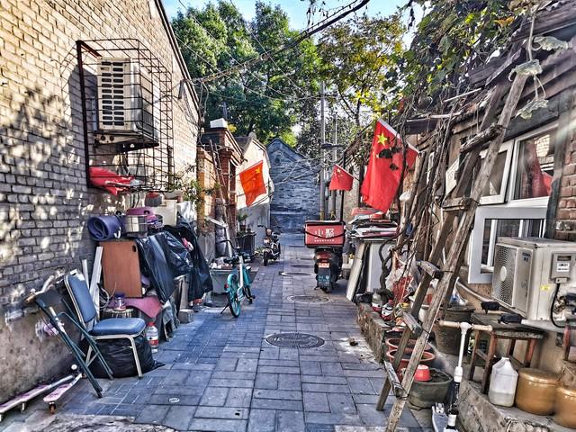 我装作顾客，去前女友开的服装店，她把我拉进了试衣间