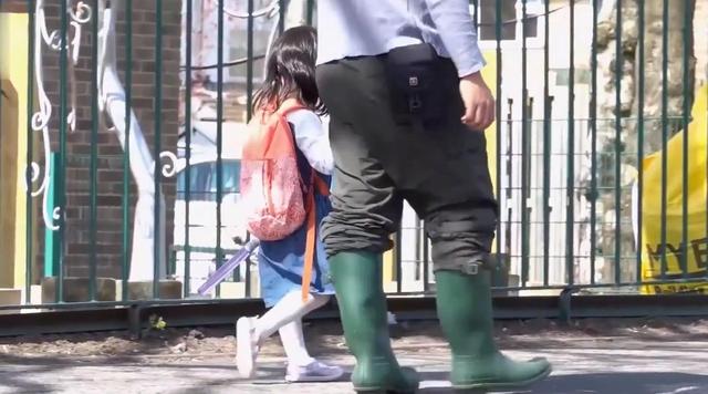 80后香港公务员放弃月薪59000，移民英国，找不到工作只能做园丁