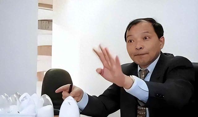 一夜输1亿，一顿饭80万，中国稀土太子爷，父子联手败光百亿家产