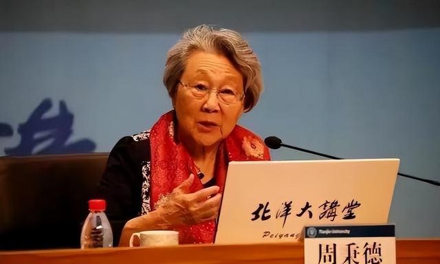 她与周恩来有着父女般的深情，西花厅一别，却留下了永远的遗憾