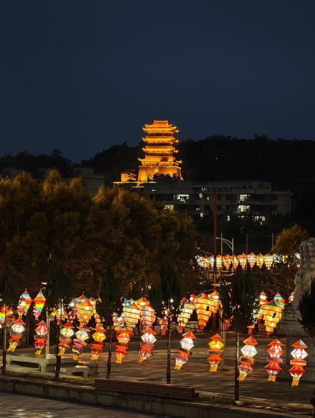 别跑远了！同安梅山寺元宵灯会亮了，古寺+实景花灯，免费逛到爽