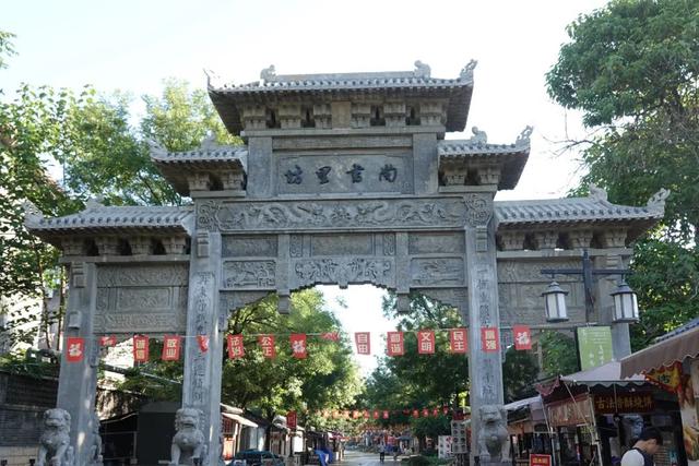 山东，有一座2000年前的一线城市，去青州古城赶一场槐花雨