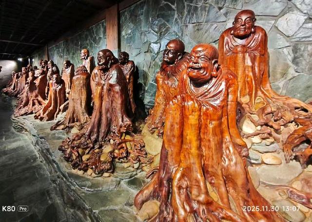 参观根宫佛国博物馆