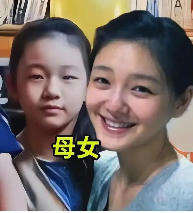 小玥儿长大了，简直就是小版的大S