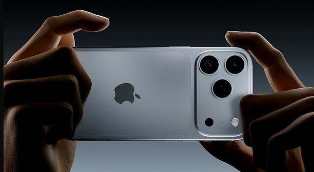 曝苹果将推出液态玻璃保护壳，或成iPhone 17系列最佳搭档？