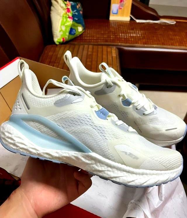 4个“国产运动鞋”品牌，不撞款不踩雷，确实比中产鬼塚虎更值买