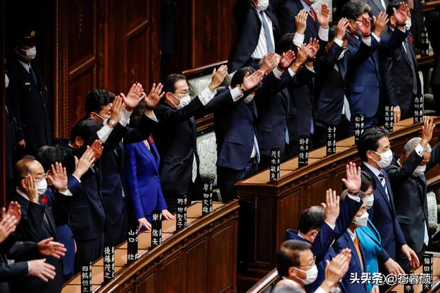 高市早苗拒不撤回！中方突然改口，刚发出最后通牒，日敢插手就打