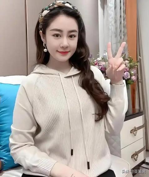 被赵本山养了11年，走红后嫁富豪却惨遭背叛，如今境遇令人意外