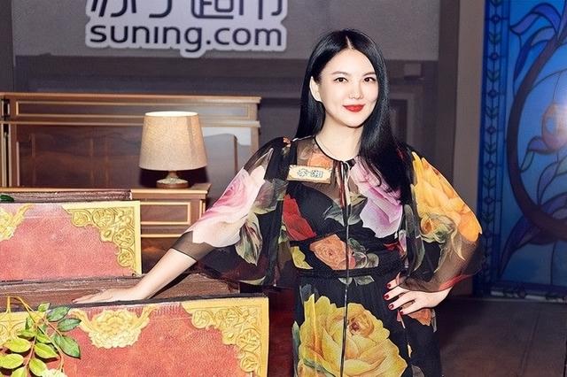 身价过百亿，坐拥北京一条街，出门私人飞机，京圈内的富婆都有谁