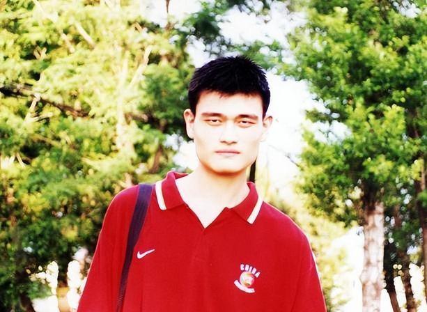 4亿换一个梦，“辞职”篮协主席的姚明，已经走上了另一条路