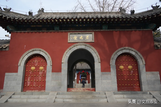 腊梅把庙堂镀成 “流动金” ！暗香浮动的王母池承包一整个冬日浪漫~