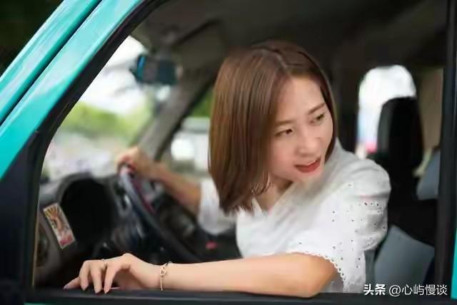 关灯后你就懂了！让男人上瘾的女人，都有这3个特质，绝了！