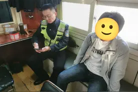 抑郁少年欲轻生 交警耐心劝导挽救图片