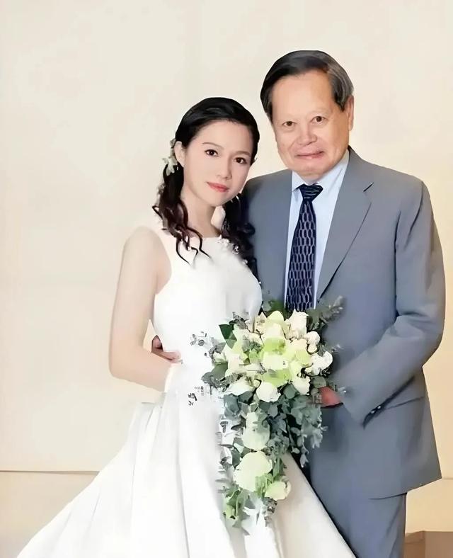 杨振宁和翁帆的婚姻，让我想到了千年前的他