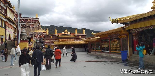 二元公交车可达香格里拉的松赞林寺