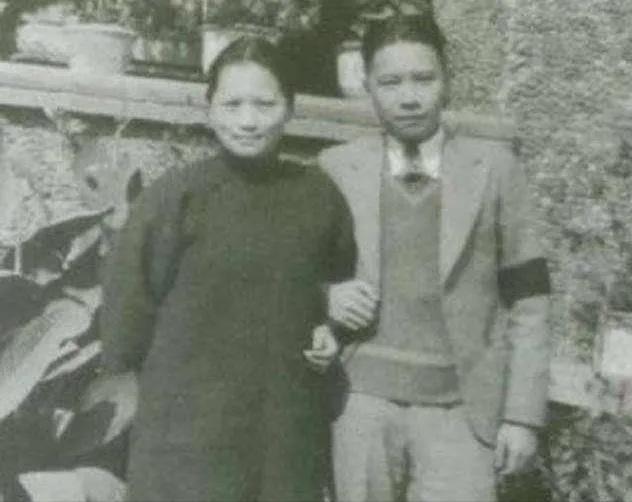孙中山和宋庆龄的一张真实合影！真是太美了，颜值碾压影视演员！