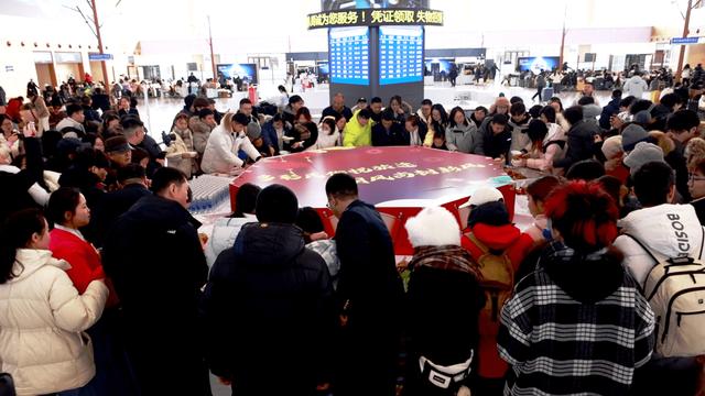 发现最美铁路·穿越林海雪原 | 开通两月运送超110万旅客，沈白高铁织就冰雪旅游“快车道”