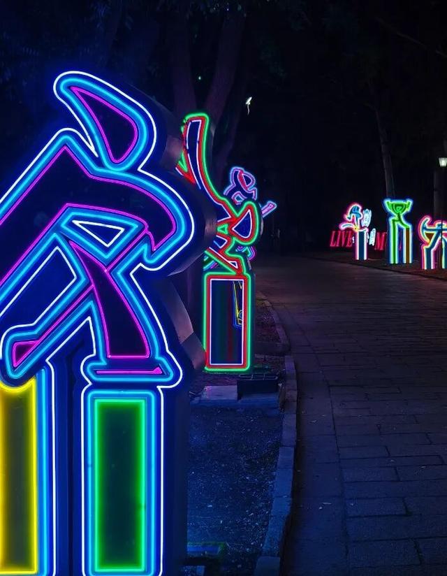 9米高“京彩女神”亮相新春彩灯嘉年华，独家赏灯路线揭秘！