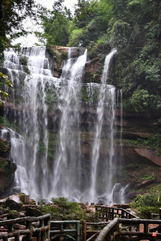 赤水四洞沟瀑布