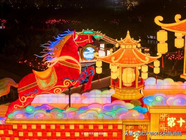 武汉最大发财树，三层楼高，明天亮！