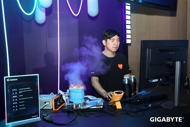 技嘉秀出六大肌肉！锐龙X3D打鸡血、DIY进入3.0新时代