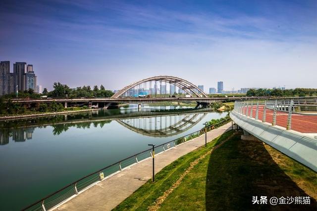 100公里成都绕城绿道上的桥梁美景