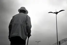 父母到了晚年，儿媳、女婿长期不上门，说明了3个严重的家庭问题图片