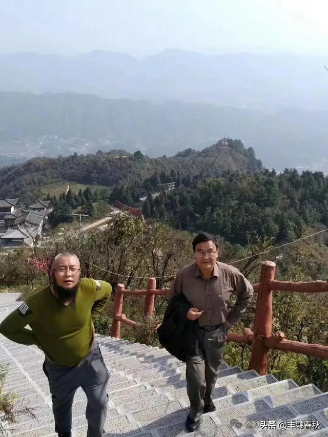 登顶金鼎山|余泽江