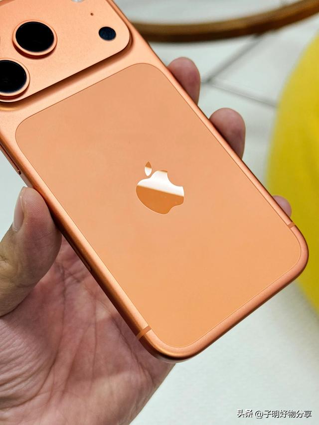李楠喊话安卓厂商：别碰瓷iPhone 17 Pro Max，你们真的搞不定！