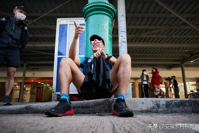 豆瓣评分8.8，这部纪录片的主角始终是那座山