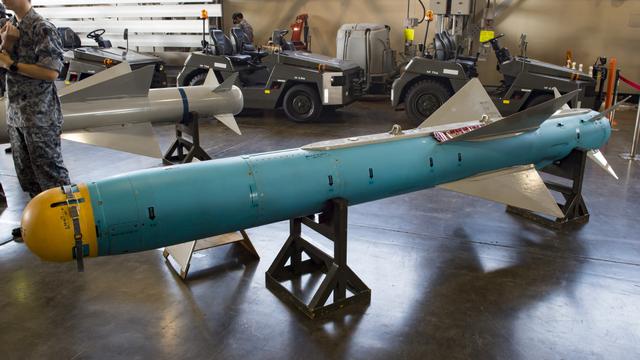 12架日机实弹起飞，直扑辽宁号？美媒直接报丧：被解放军全面碾压