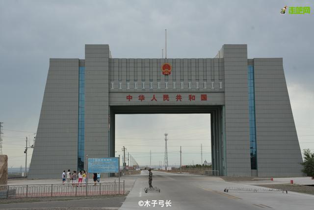 中哈边界上这座“小”城，离海最远的陆地点，一年300多天刮大风