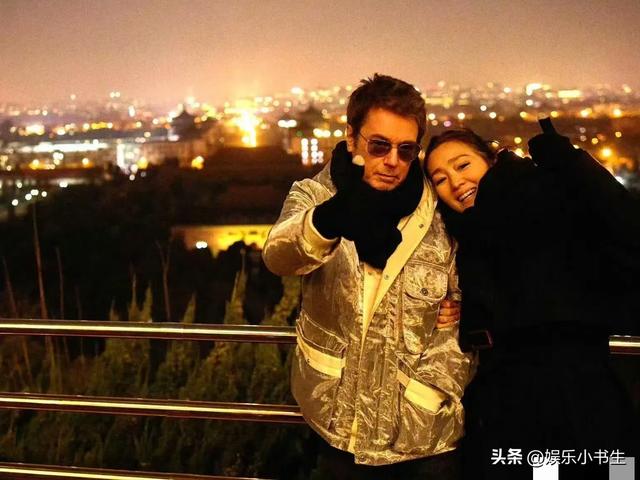 60岁巩俐和77岁老公打卡北京中轴线！