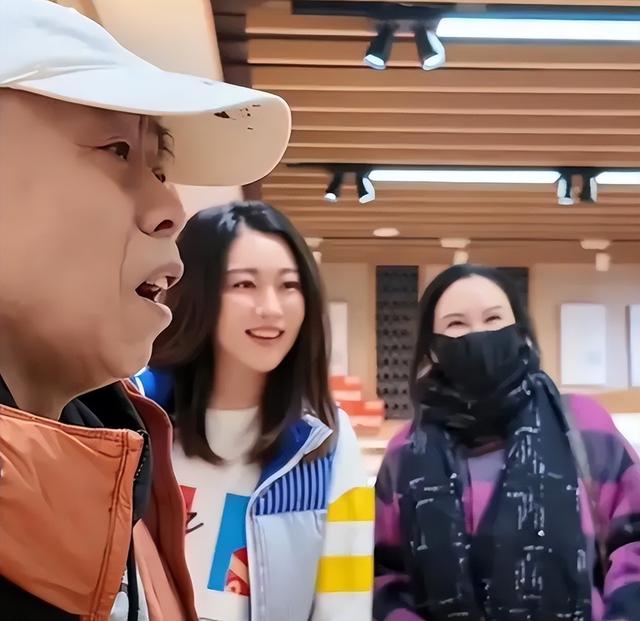 68岁潘长江豪宅名车无数，晚年却为42岁女儿愁白头，真相泪崩！