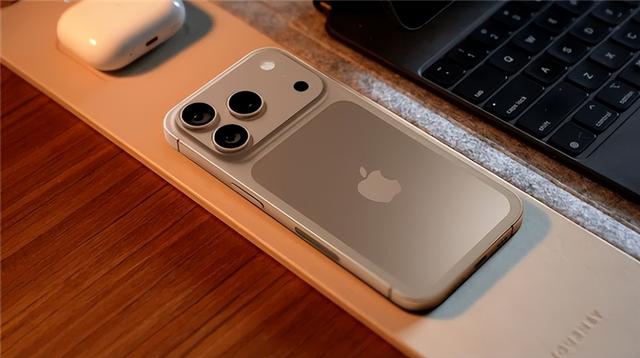 苹果扛不住了，iPhone17全系涨价，6349元起售可能性变大