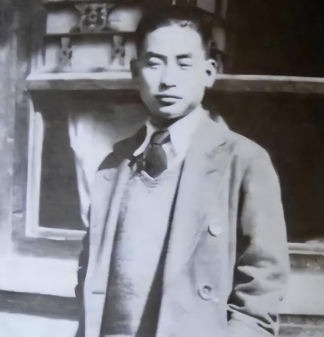 薄一波的两位亲家，一位开国将军，另一位官至副国级，分别是谁？