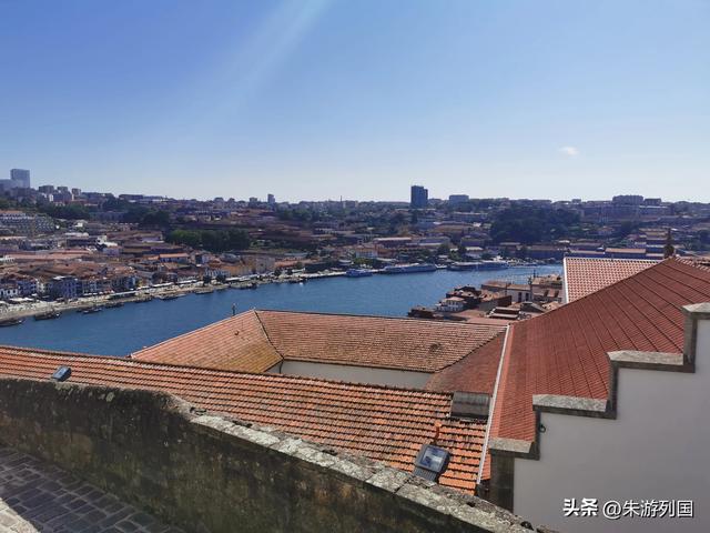 石板路和葡萄酒，是在波尔图遇见最地道的葡萄牙