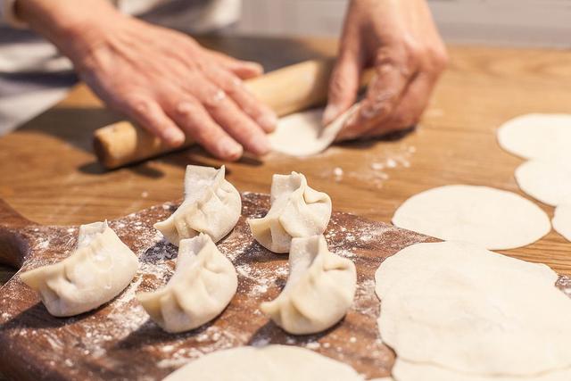 12月21冬至，传统吃饺子，提醒：3馅不上桌，福气不进门，正当季