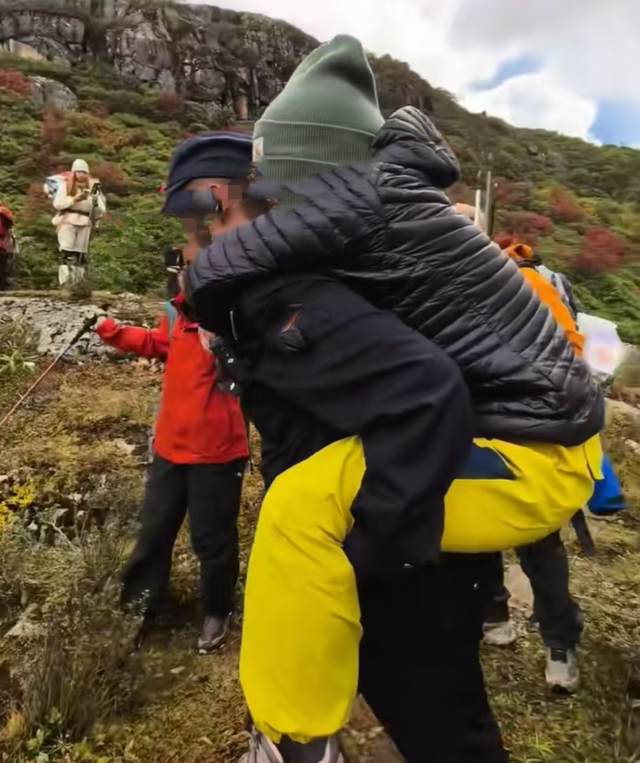 党岭女孩被救后续：数人轮流背下山，恶心一幕出现，人性被低估