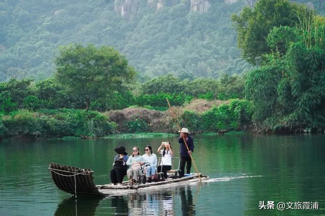 当北纬27°的风穿过枫林,我在渡头村撞见了一场自然的浪漫剧场