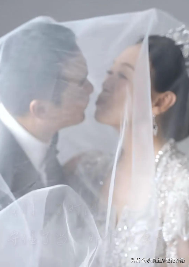 太甜了！63岁演员吴琼和48岁老公拍婚照	，结婚21年仍如初恋