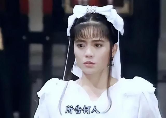 被畸形母爱毁掉的星二代，母乳12年，同床15年，荒唐的事不止于此