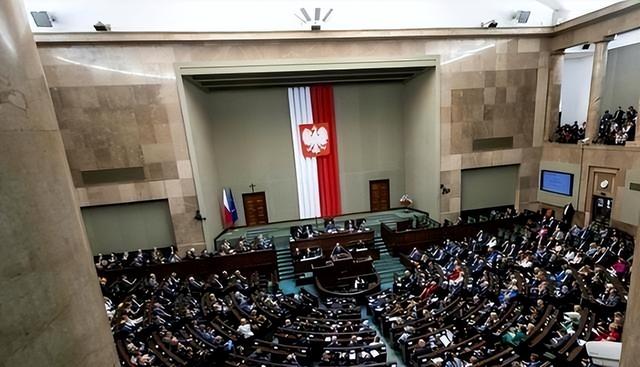 一次又一次触发战争引线，为什么每次世界大战，都要闪击波兰？