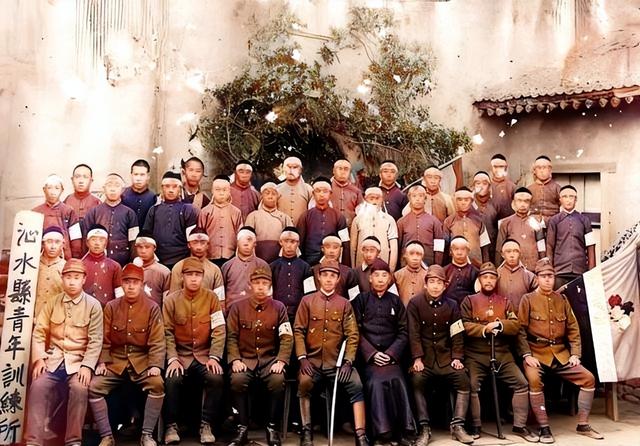 1942年，日本摄影师镜头里的山西沁水县，看看真实的汉奸嘴脸