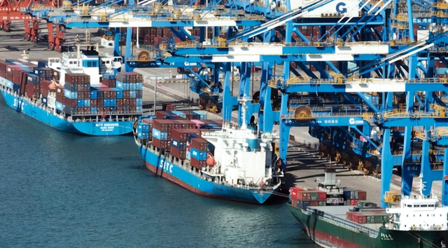 一连3波人马试图强行访华，中方全都拒绝	，高市准备报复，中使馆预警：在日要当心