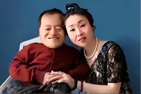 现代版美女野兽？白富美不顾一切嫁70厘米侏儒男，如今她后悔了吗图片