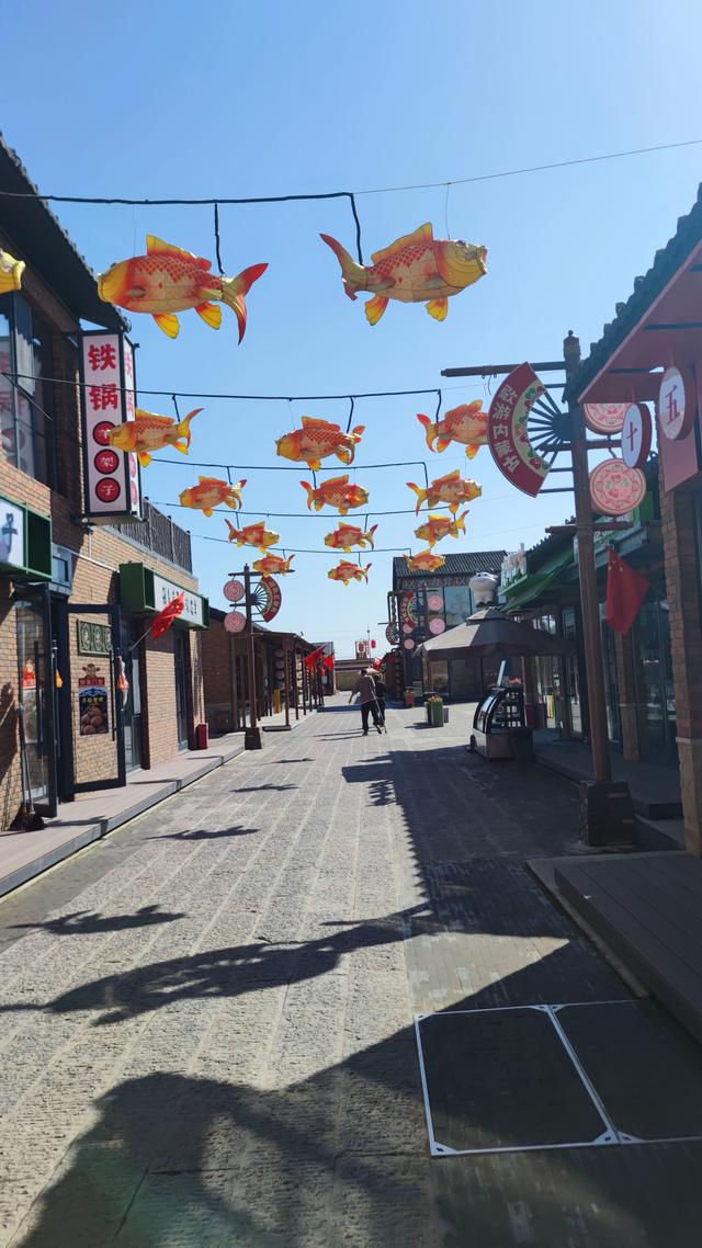 包头天下黄河第一村，靠着黄河边，风景还是不错的